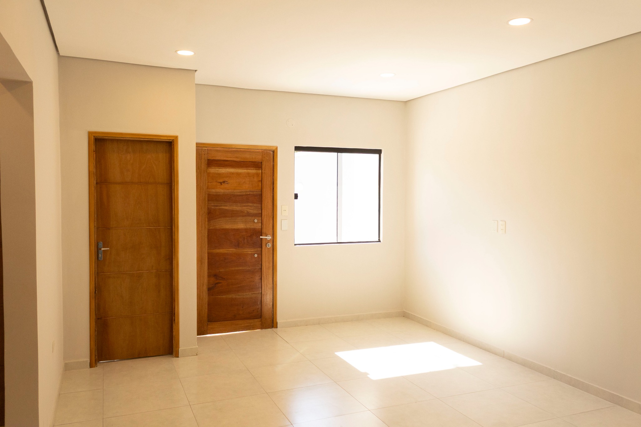 Sala real de la vivienda disponible sin amoblar